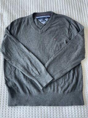 Men’s Tommy Hilfiger Gray Sweater